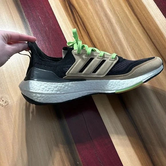 Adidas Ultraboost Tennis shoes - Picture 7 of 8